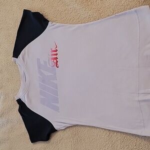 Nike tshirt women's large lilac and blue EUC